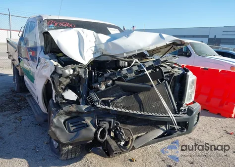 2015 Ford F-250 Xl z USA, uszkodzony, nr VIN 1FDBF2A68FEC83695